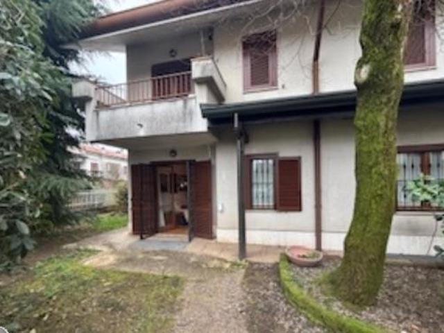 Villa Indipendente in vendita a Gorgonzola, Lombardia