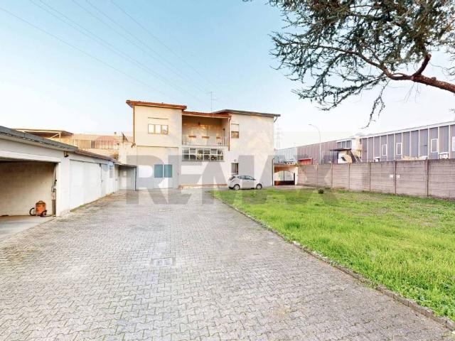Villa Indipendente in vendita a Gorgonzola, Lombardia