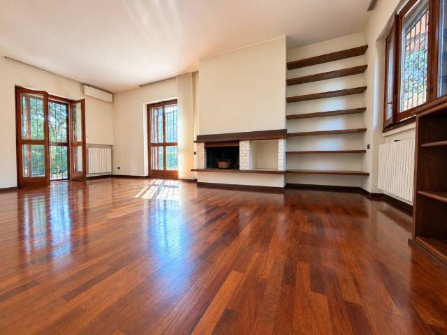 Villa Indipendente in vendita a Gorgonzola, Lombardia