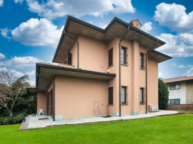 Villa Indipendente in vendita a Gorgonzola, Lombardia