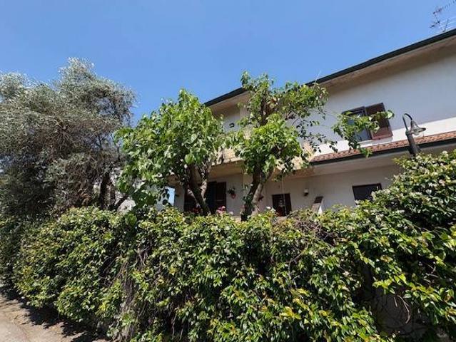 Villa Indipendente in vendita a Gorgonzola, Lombardia