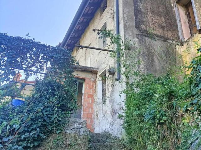 Villa Indipendente in vendita a Lucinico / Ločnik / Luzinìs, Gorizia