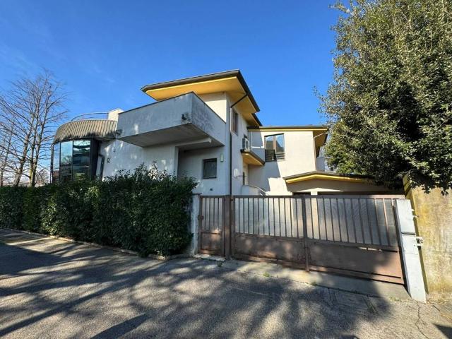 Villa Indipendente in vendita a Gorizia, Friuli-Venezia Giulia