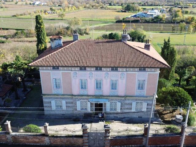 Villa Indipendente in vendita a Lucinico / Ločnik / Luzinìs, Gorizia