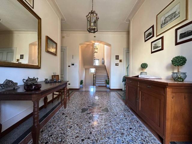 Villa Indipendente in vendita a Lucinico / Ločnik / Luzinìs, Gorizia