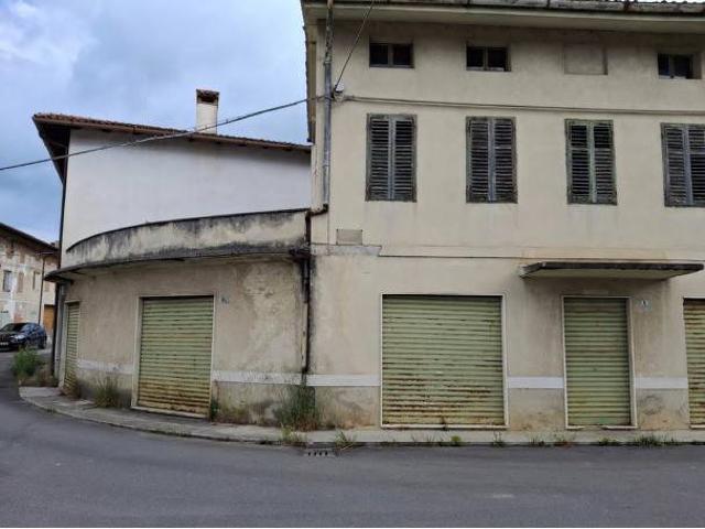 Villa Indipendente in vendita a Lucinico / Ločnik / Luzinìs, Gorizia