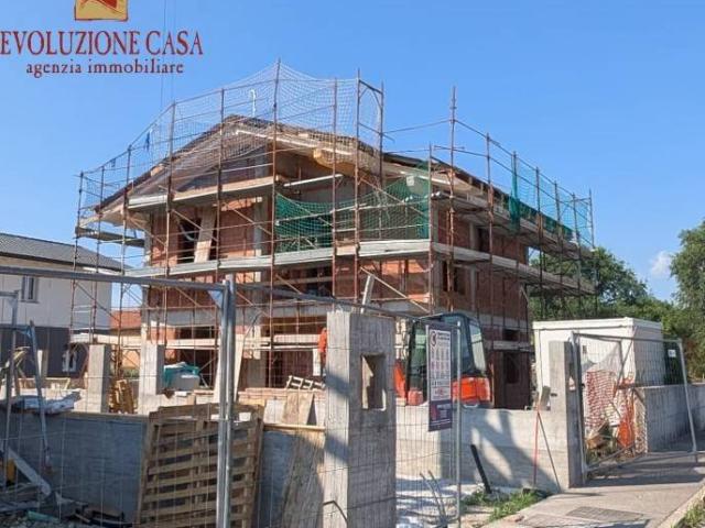 Villa Indipendente in vendita a Lucinico / Ločnik / Luzinìs, Gorizia