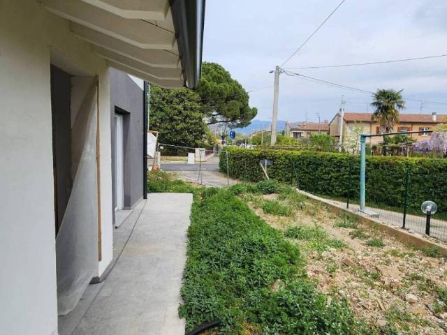 Villa Indipendente in vendita a Lucinico / Ločnik / Luzinìs, Gorizia