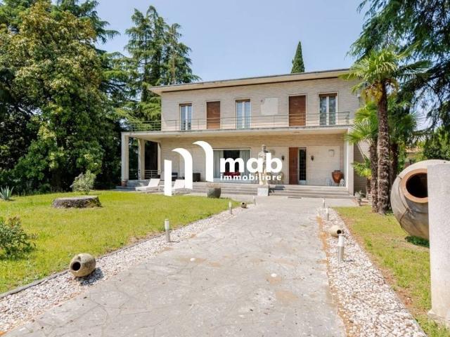 Villa Indipendente in vendita a Gorizia, Friuli-Venezia Giulia