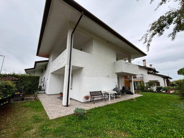 Villa Indipendente in vendita a Lucinico / Ločnik / Luzinìs, Gorizia