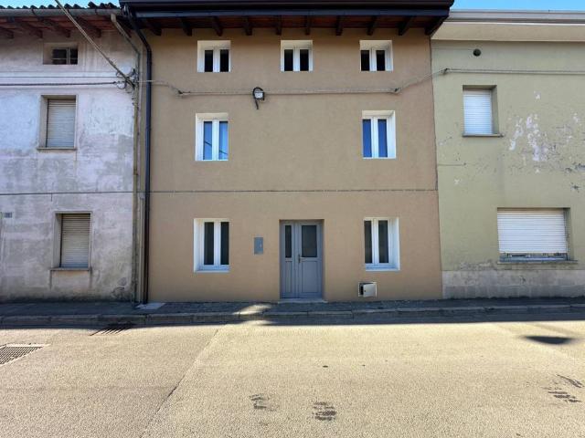 Villa Indipendente in vendita a Lucinico / Ločnik / Luzinìs, Gorizia