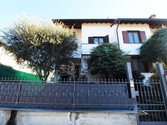 Villa Indipendente in vendita a Gorla Maggiore, Lombardia
