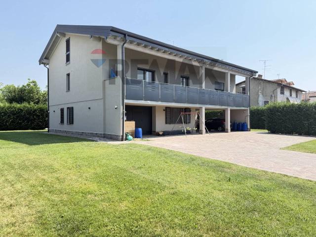 Villa Indipendente in vendita a Gorlago, Lombardia
