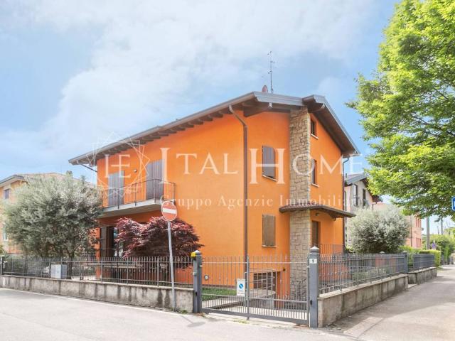 Villa Indipendente in vendita a Gorle, Lombardia