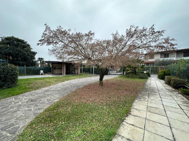 Villa Indipendente in vendita a Gorle, Lombardia