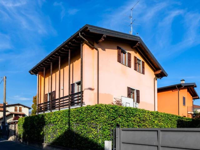 Villa Indipendente in vendita a Gorle, Lombardia
