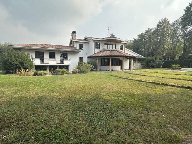 Villa Indipendente in vendita a Gorle, Lombardia