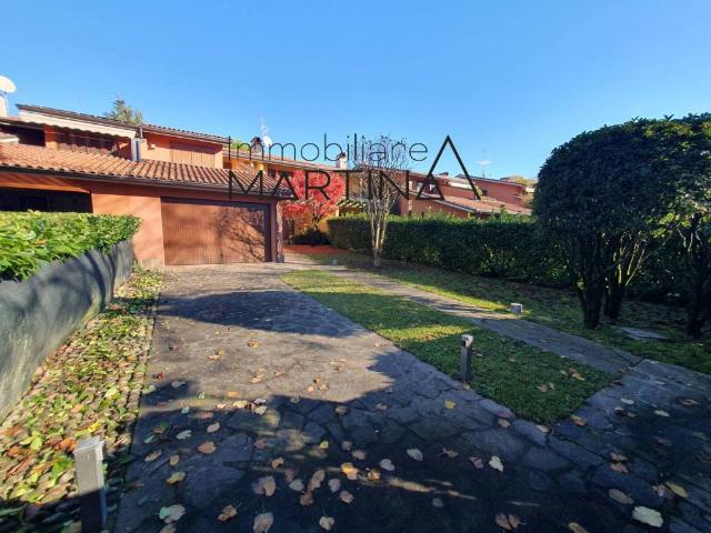 Villa Indipendente in vendita a Gorle, Lombardia