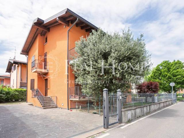Villa Indipendente in vendita a Gorle, Lombardia