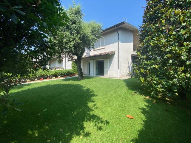 Villa Indipendente in vendita a Gorle, Lombardia