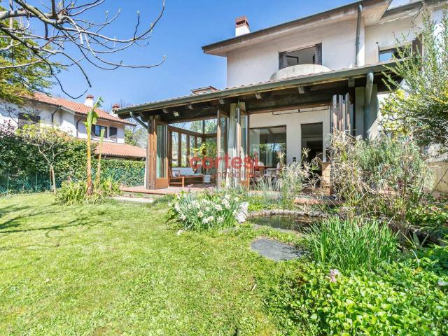 Villa Indipendente in vendita a Gorle, Lombardia