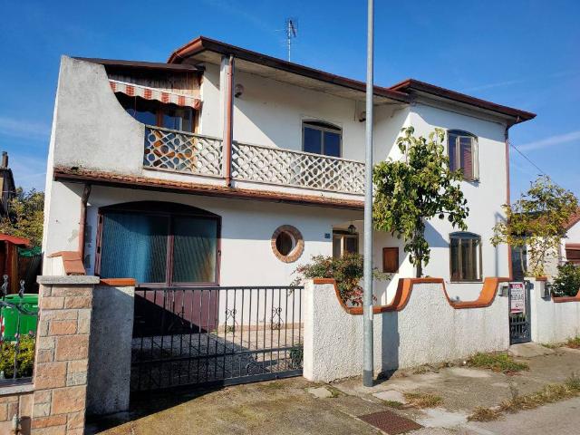 Villa Indipendente in vendita a Unione Delta del Po, Goro