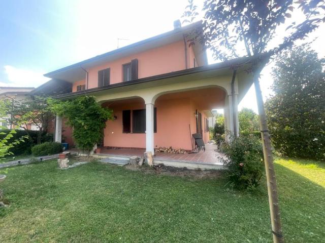 Villa Indipendente in vendita a Quarto, Piacenza