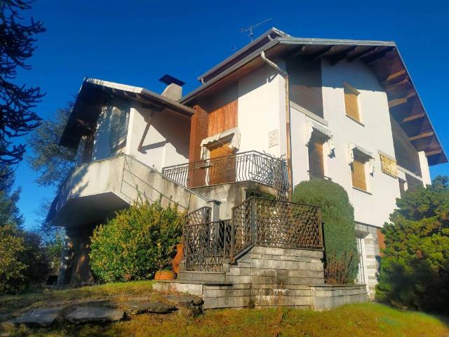 Villa Indipendente in vendita a Gozzano, Novara