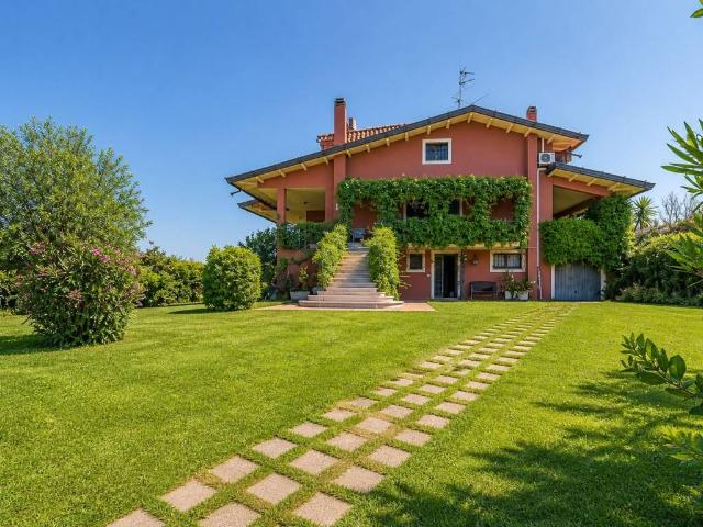 Villa Indipendente in vendita a Pirano Alto, Marche