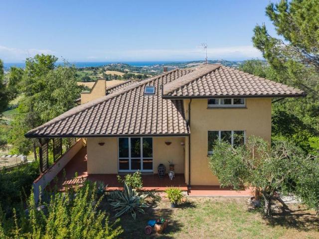 Villa Indipendente in vendita a Pirano Alto, Marche