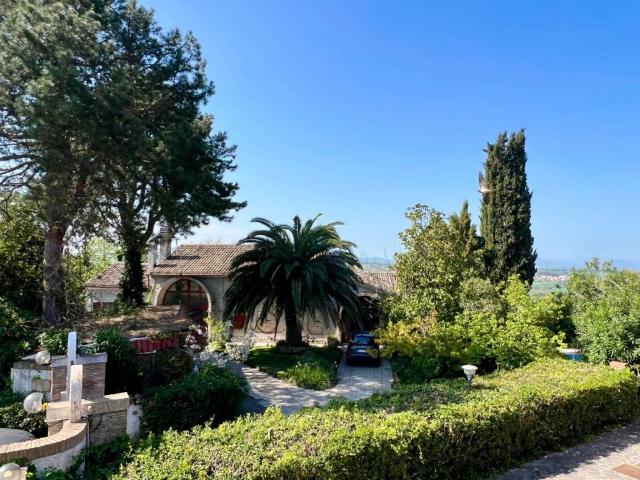 Villa Indipendente in vendita a Marche, Pesaro E Urbino