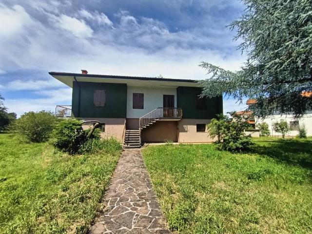 Villa Indipendente in vendita a Gradisca D'isonzo, Friuli-Venezia Giulia