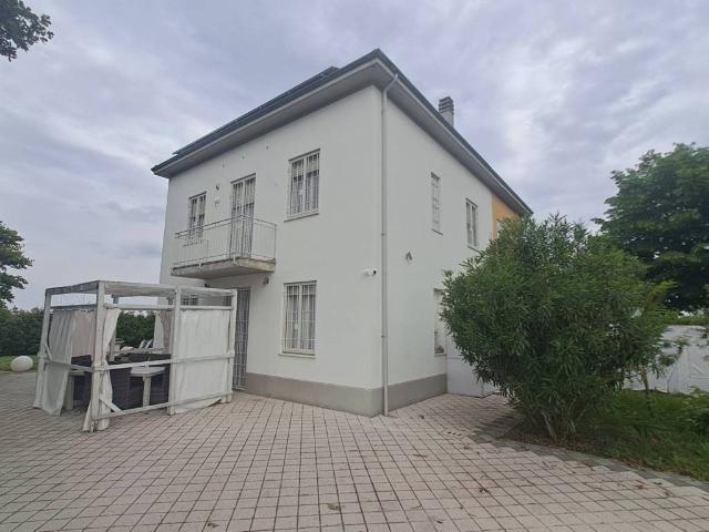 Villa Indipendente in vendita a Unione Terre di Pianura, Granarolo Dell'emilia