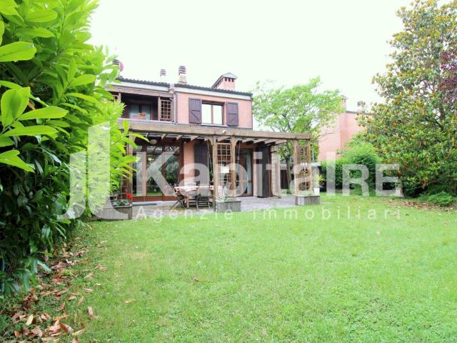 Villa Indipendente in vendita a Unione Terre di Pianura, Granarolo Dell'emilia