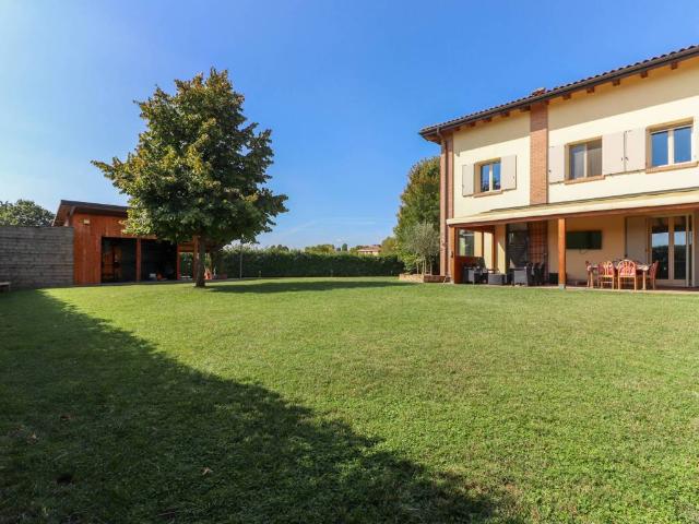 Villa Indipendente in vendita a Unione Terre di Pianura, Granarolo Dell'emilia