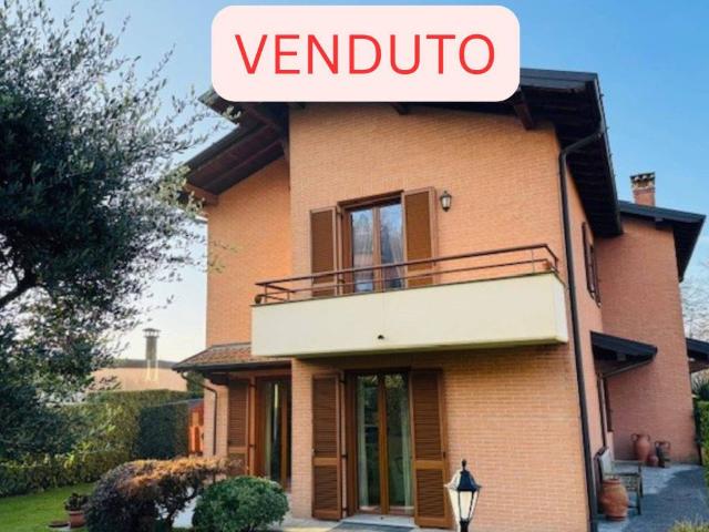 Villa Indipendente in vendita a Como, Lombardia