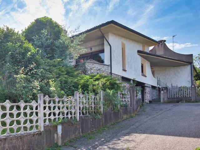Villa Indipendente in vendita a Grandate, Lombardia