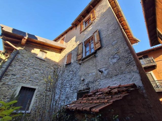 Villa Indipendente in vendita a Grandola Ed Uniti, Lombardia