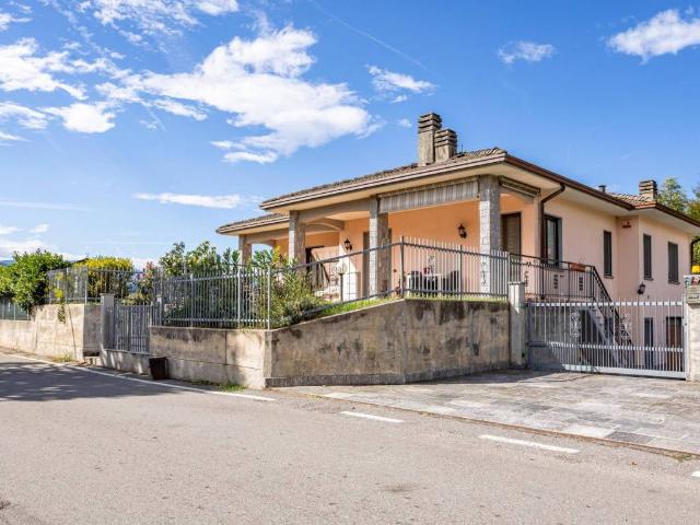 Villa Indipendente in vendita a Grantola, Varese