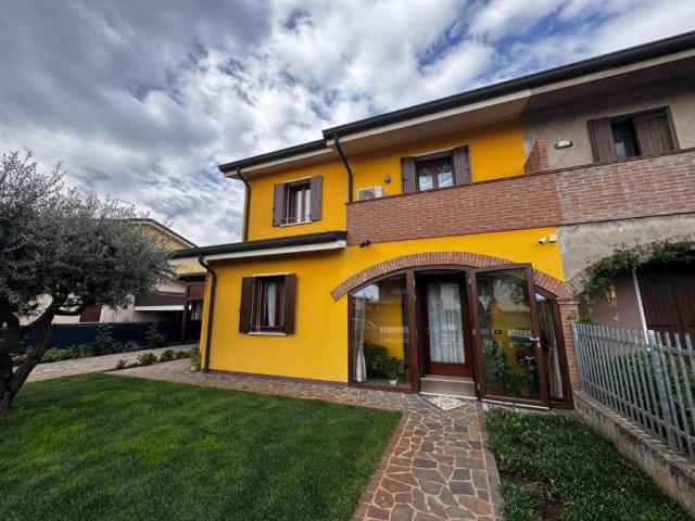 Villa Indipendente in vendita a Granze, Veneto