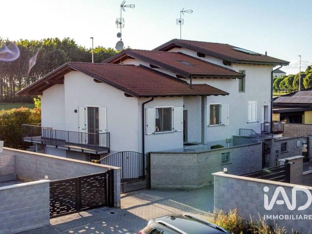 Villa Indipendente in vendita a Gravellona Lomellina, Pavia