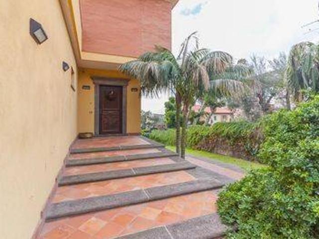 Villa Indipendente in vendita a Fasano, Gravina Di Catania