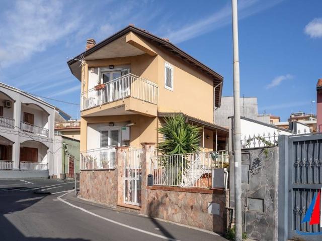 Villa Indipendente in vendita a Gravina Di Catania, Sicilia