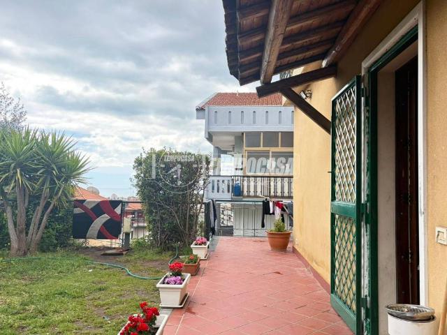 Villa Indipendente in vendita a Fasano, Gravina Di Catania