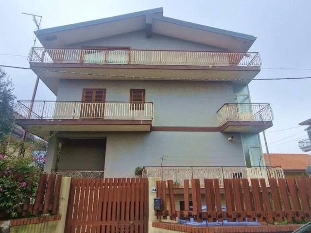 Villa Indipendente in vendita a Gravina Di Catania, Sicilia