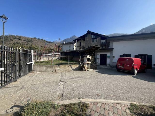 Villa Indipendente in vendita a Gressan, Aosta