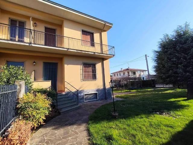 Villa Indipendente in vendita a Grezzago, Lombardia