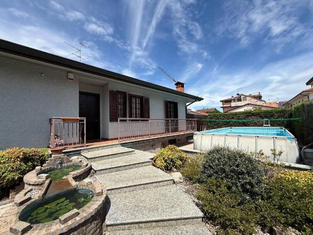 Villa Indipendente in vendita a Grezzago, Lombardia