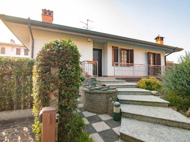 Villa Indipendente in vendita a Grezzago, Lombardia