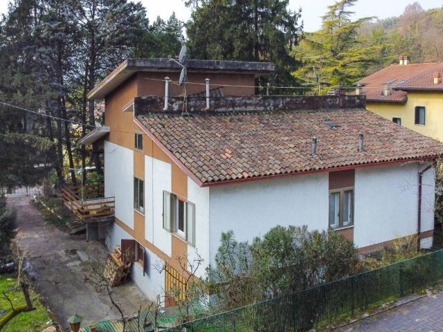 Villa Indipendente in vendita a Romagnano, Grezzana
